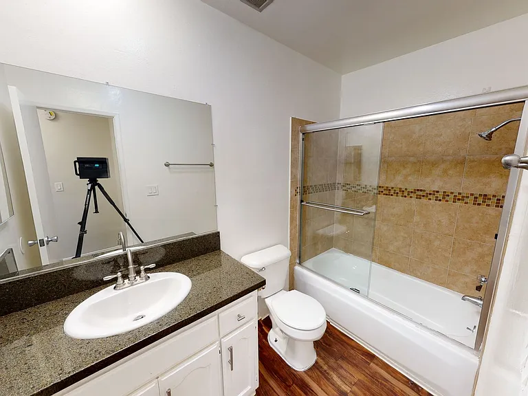 Royal Terrace Apartments — Photo 15