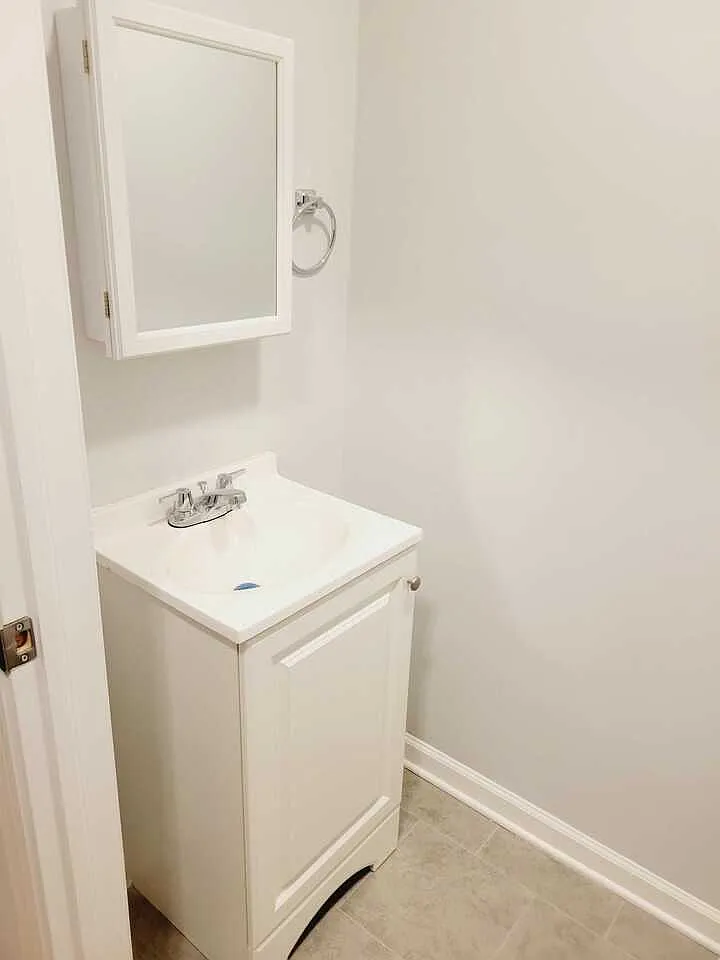 3 bed, 1.5 bath, $1,350 — Photo 4