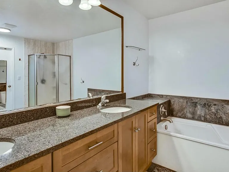 508 Village Rd — Photo 31
