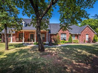 2372 Blue Spruce Dr, Blanchard, OK 73010