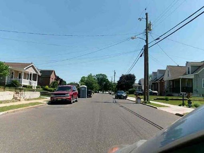 Exterior Neighborhood (street photo)