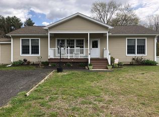 413 E State St #R, Granby, MA 01033