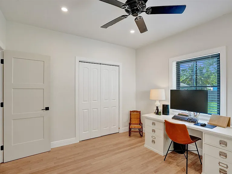 807 SW 18th St — Photo 45