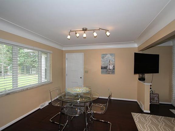 5th image of 1062 Meredith Dr
