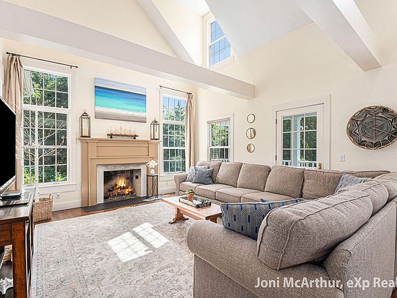 4th image of 1225 Winterwood Dr NE