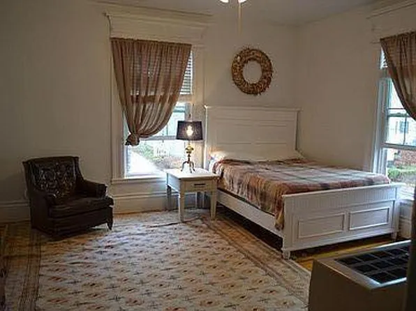 18 Munjoy St APT 1, Portland, ME 04101