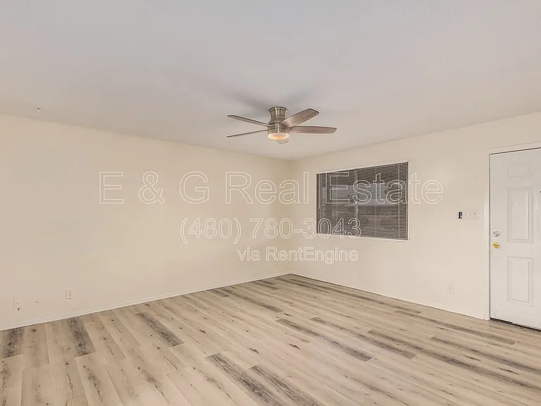 1136 W 12th St — Photo 3