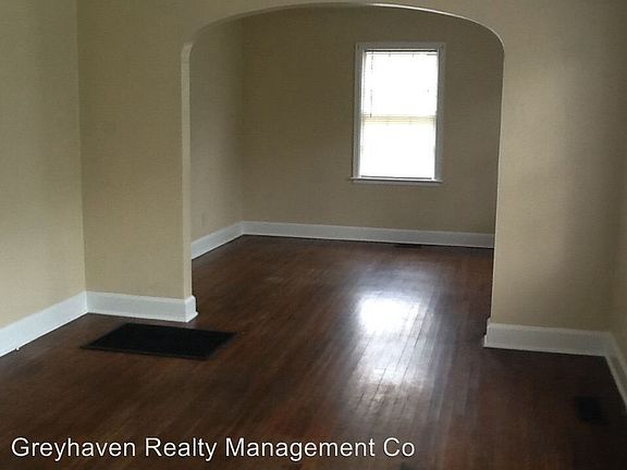 3rd image of 521 S Lovell Ave