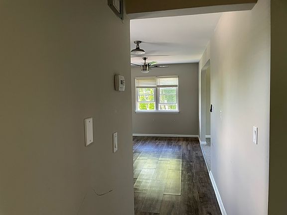 Entrance to eat in kitchen