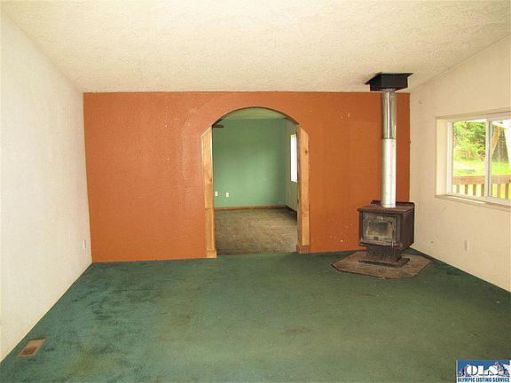 3rd image of 615 N Larch Ave
