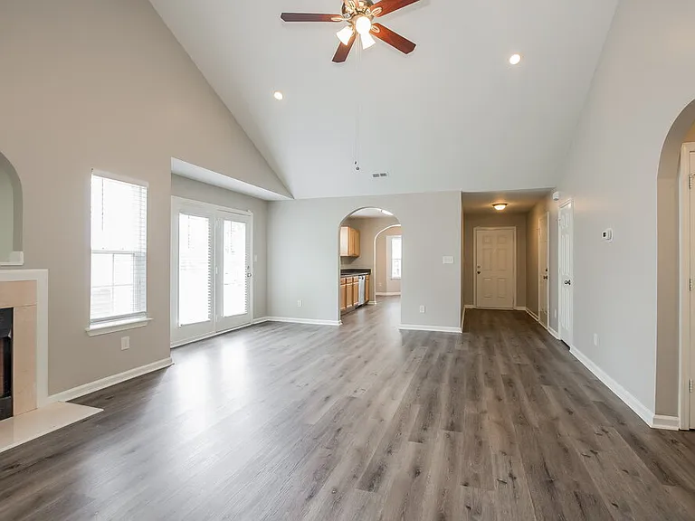 6423 Nevin Glen Dr — Photo 3