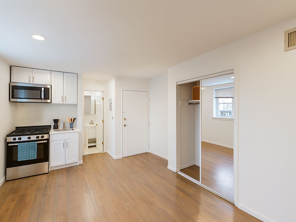 Fridge was added after photos were taken