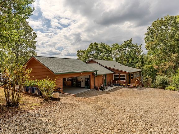 30th image of 124 Graystone Dr