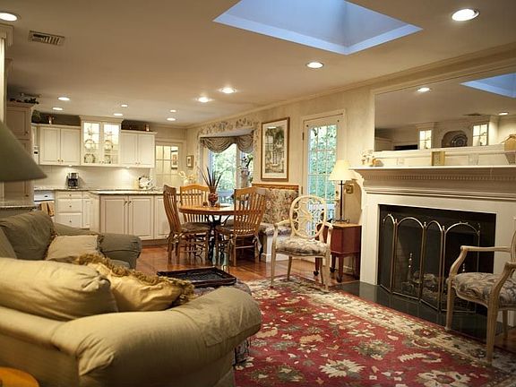5th image of 769 Janice Ct