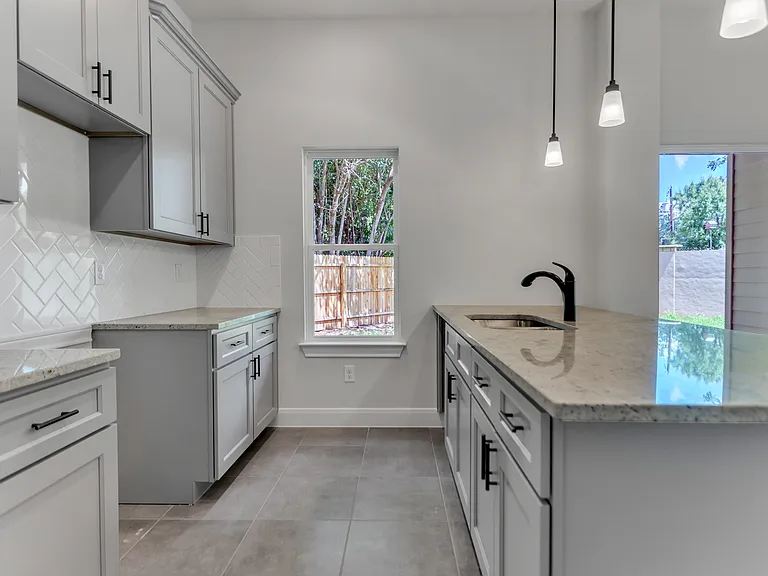 600 Park Cir — Photo 16