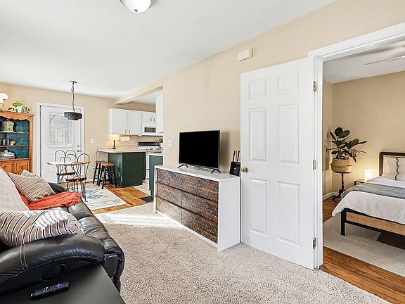 4th image of 1428 Waterworks Rd