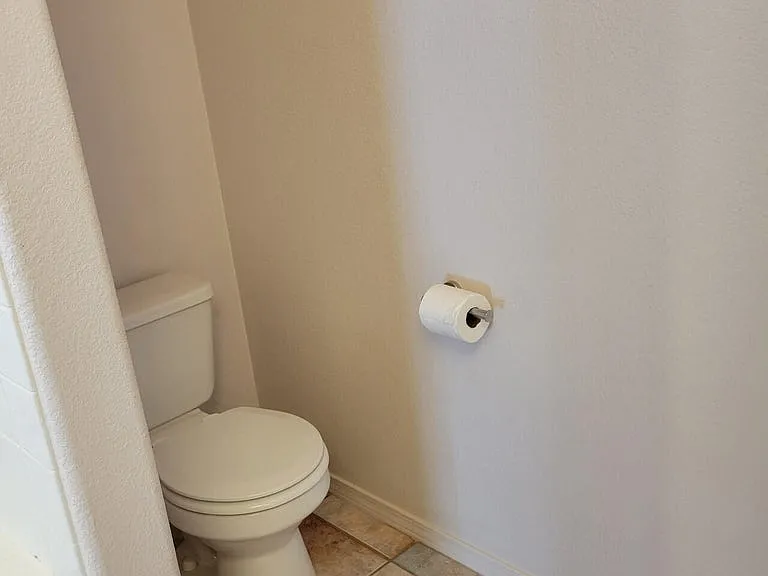 1707 E Woodchuck Ln — Photo 16