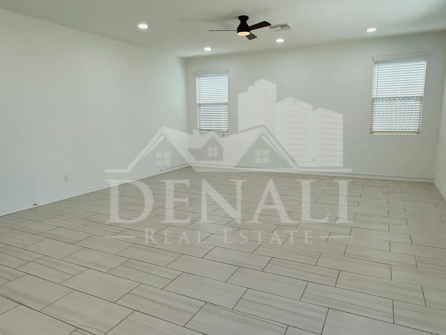 4 bed, 3.0 bath, 2403 sqft, $2,595 — Photo 4