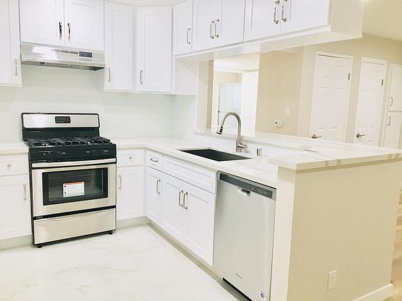 3rd image of 636 E Verdugo Ave APT C