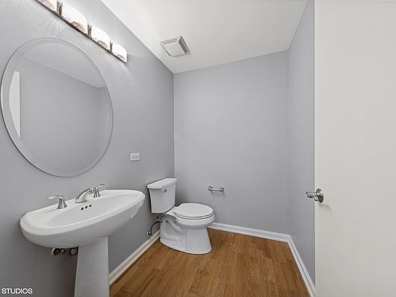 3rd image of 160 E Illinois St #17