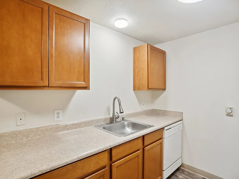 Woodfield Apartments — Photo 15