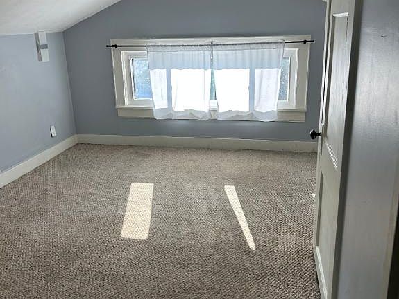 4th image of 604 1/2 Douglas St Unit 2