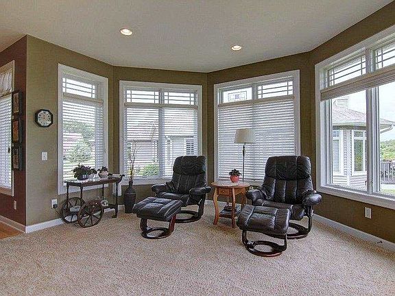 4th image of 1900 Meadow Dr #1900