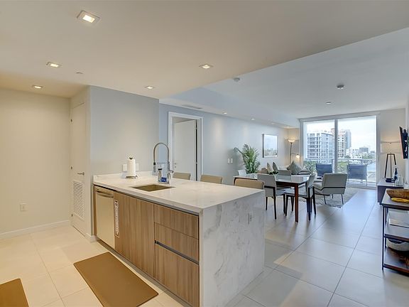 4th image of 401 N Birch Road #705