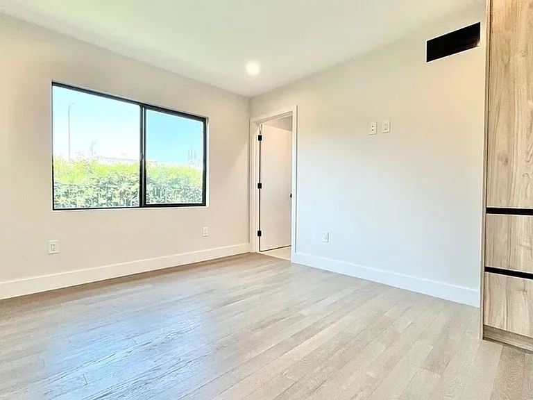 1444 S Crescent Heights Blvd — Photo 8