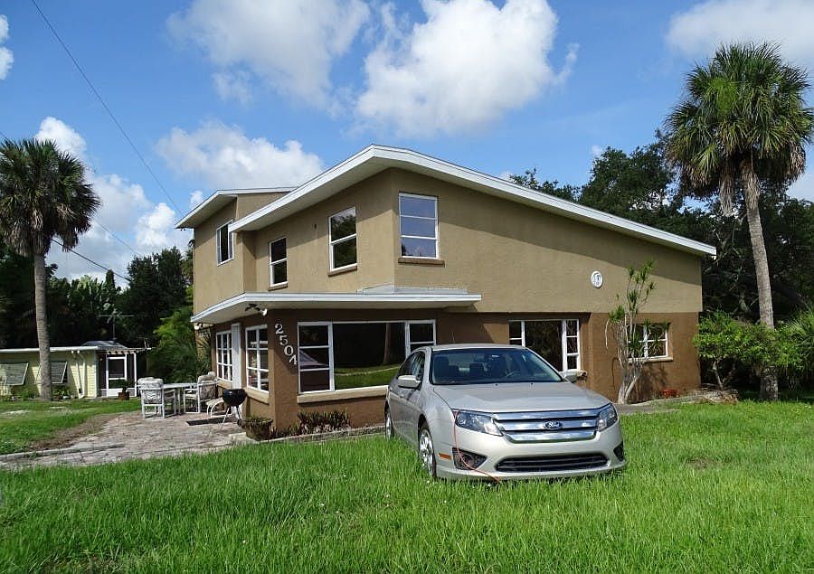 1st image of 2504 Riverview Dr