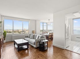 200 Riverside Blvd