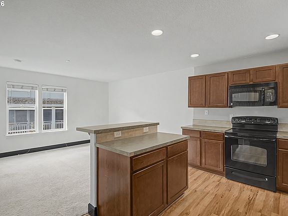 3rd image of 130 SE 119th Ave