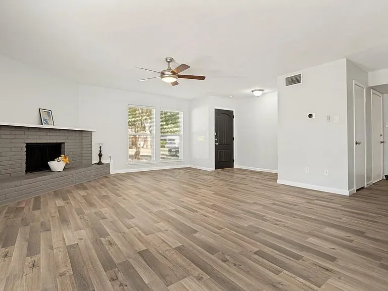1149 Meadow Creek Ct — Photo 2