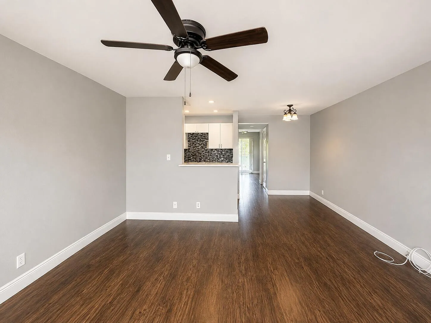 1 bed, 1.0 bath, 570 sqft, $1,350 — Photo 2