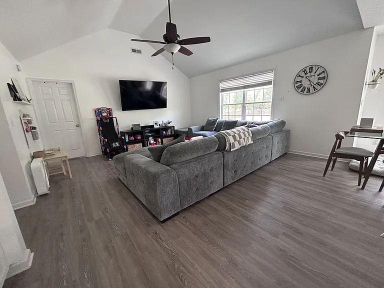 308 Prince William Dr — Photo 4