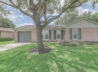 2622 N Brompton Dr, Pearland, TX 77584