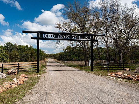2nd image of 8 Red Oak Hills Rd