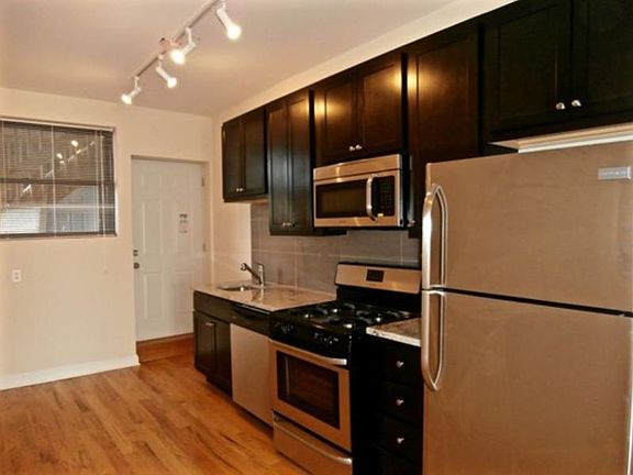 5th image of 6703 N Clark St APT 3N