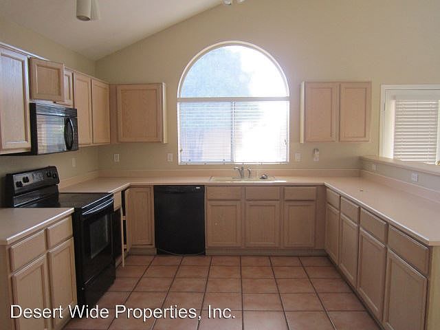 1st image of 961 N Forest Ct