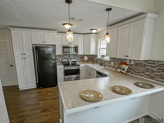 3rd image of 8705 Metairie Dr