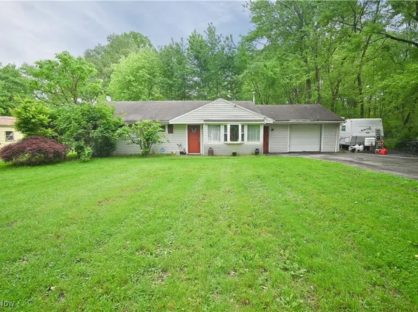 1865 Park Dr, Niles, OH 44446