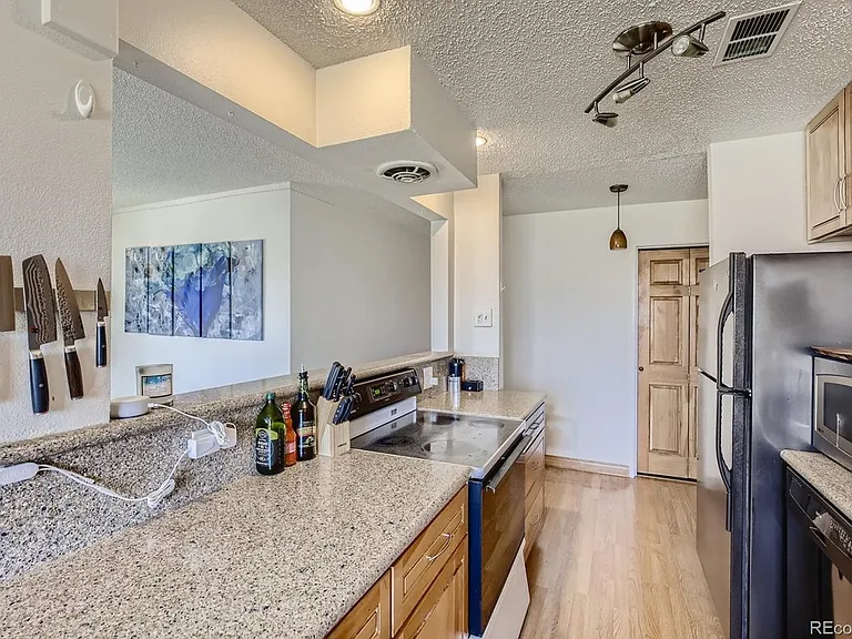 OPEN KITCHEN WITH SLAB GRANITE COUNTERS