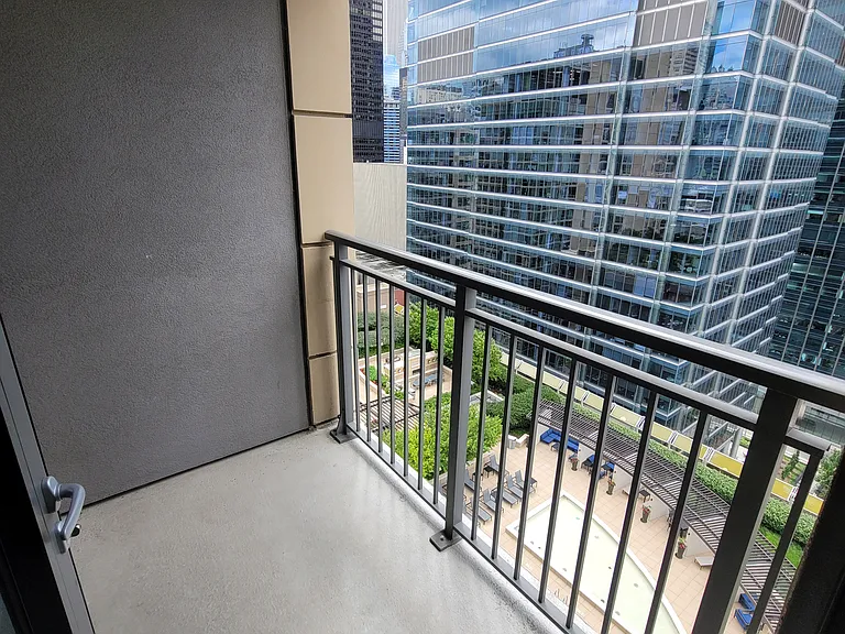 111 W Kinzie St #2915 — Photo 11