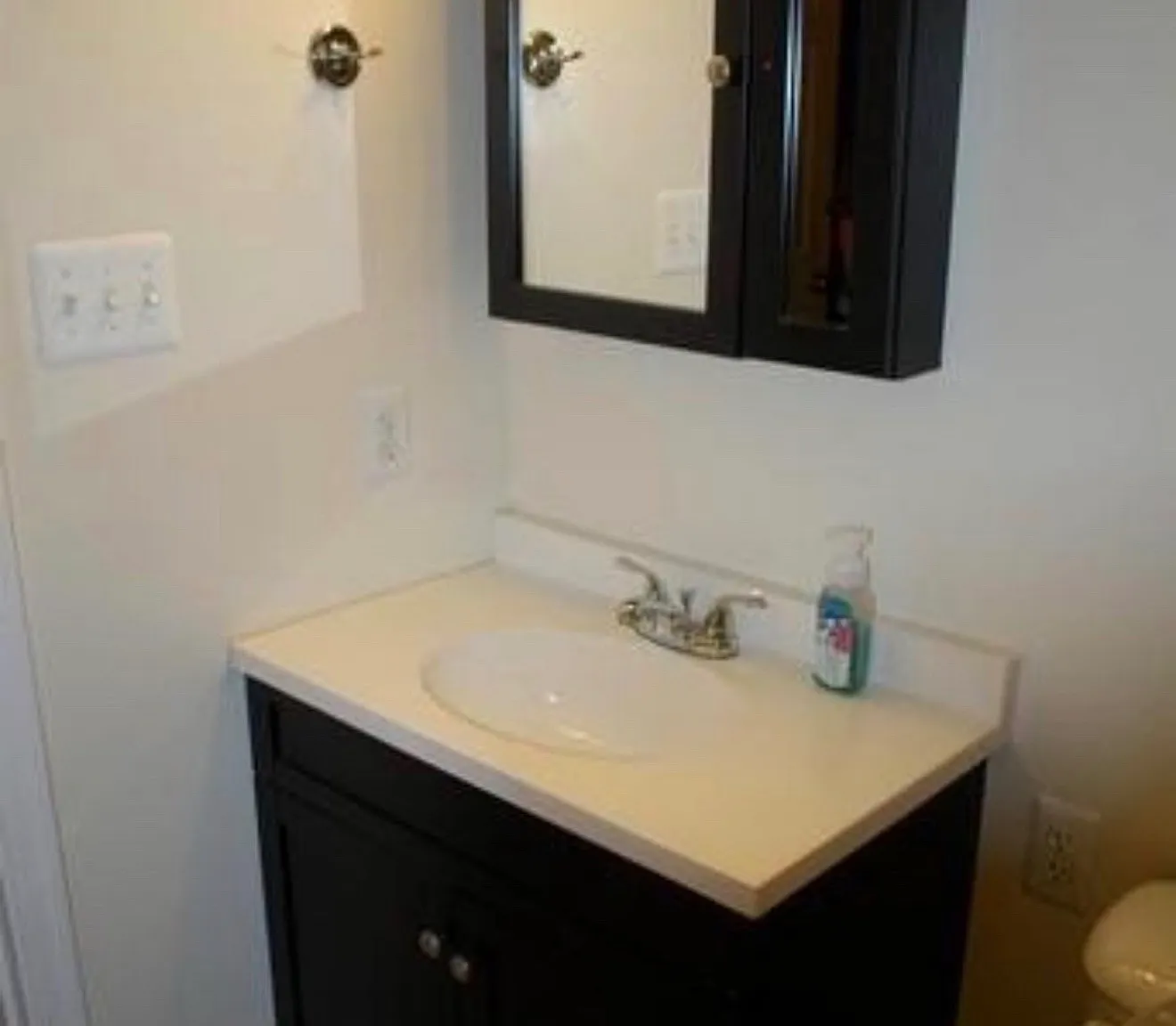 1 bed, 2700 sqft, $1,000 — Photo 2