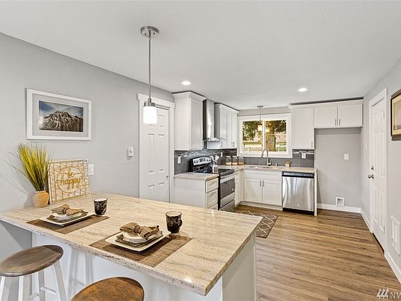 3rd image of 17418 11th Ave E