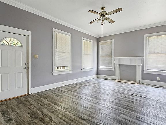 2nd image of 901 S Chestnut St