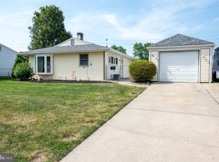 94 Indian Creek Dr, Levittown, PA 19057