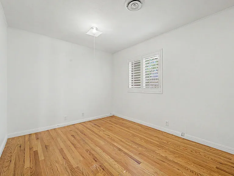 3145 Bel Air Dr — Photo 20