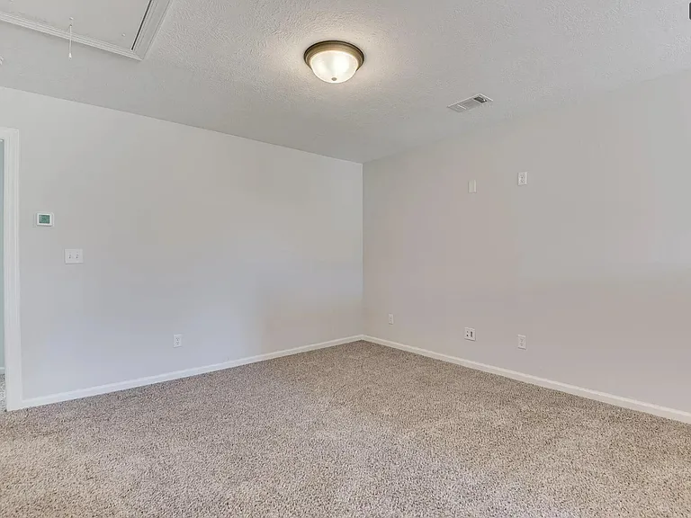 540 Vinings Dr — Photo 23