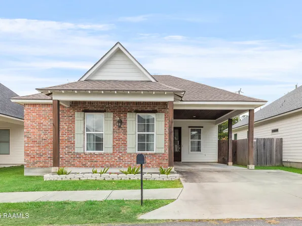 102 Santa Marta Dr, Youngsville, LA 70592